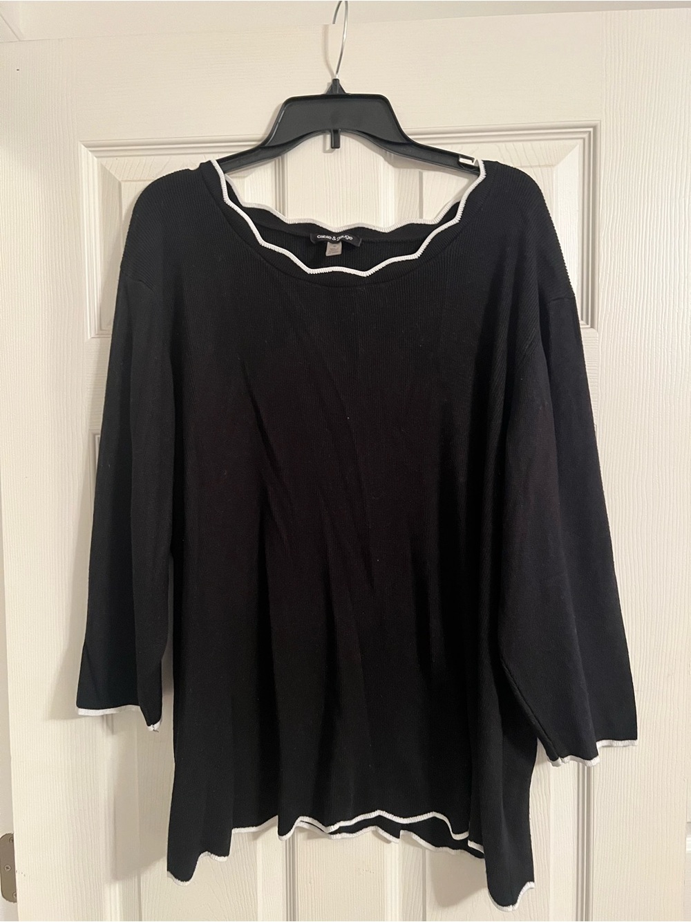 Cable & Gauge Black Scoop-Neck Sweater with White Scalloped Trim